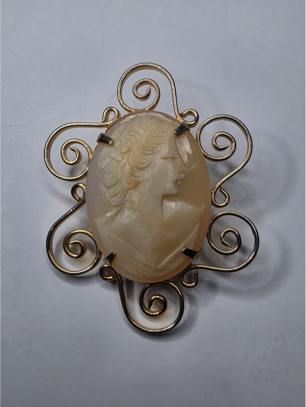 Vintage Hand Carved Shell Cameo Brooch Pin Gold Tone Wire